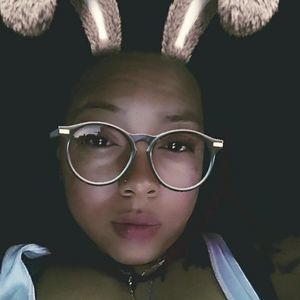 Meet your Posher, Dominique